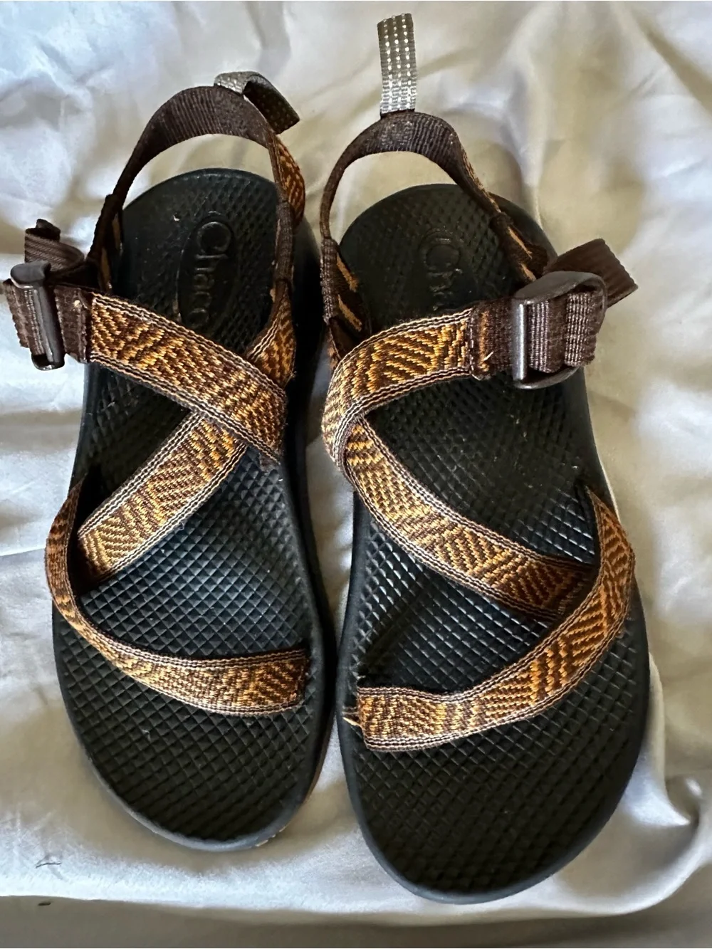 Chaco straps hiking youth 3 sandal, adjust. buckle, outer sole measures 9.5inch